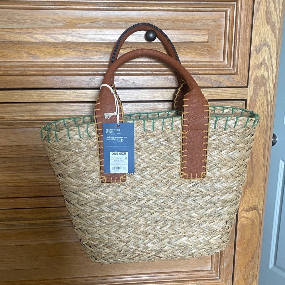 Stylish Straw Tote Bag with Brown Handles